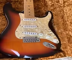 50th ANNIVERSARY FENDER 1995 Deluxe Stratocaster w/extras