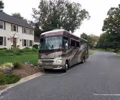2006 Winnebago Class A 38'
