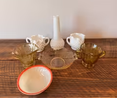 Lot of vintage glassware