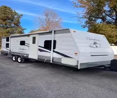 ** 2006 Cherokee Camper 28Ft (BUNK BEDS)